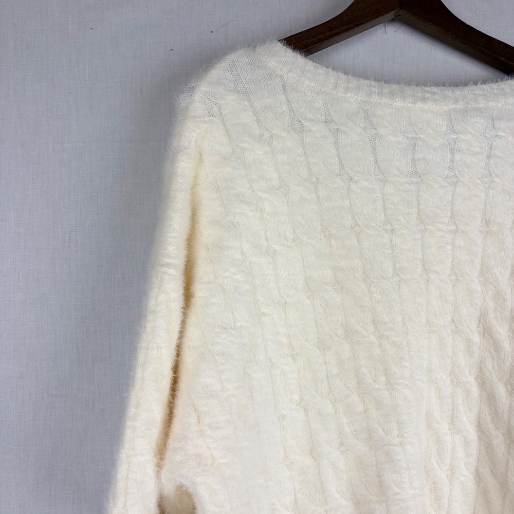 Cyrus Womens Ivory Cable Knit Fuzzy Eyelash Short Sleeve Scoop Neck Sweater - Picture 6 of 13